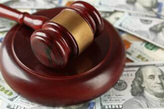 What is contingency vs retainer fee