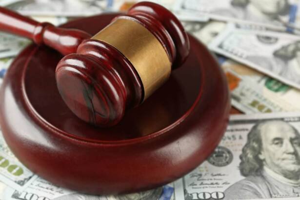 What is contingency vs retainer fee